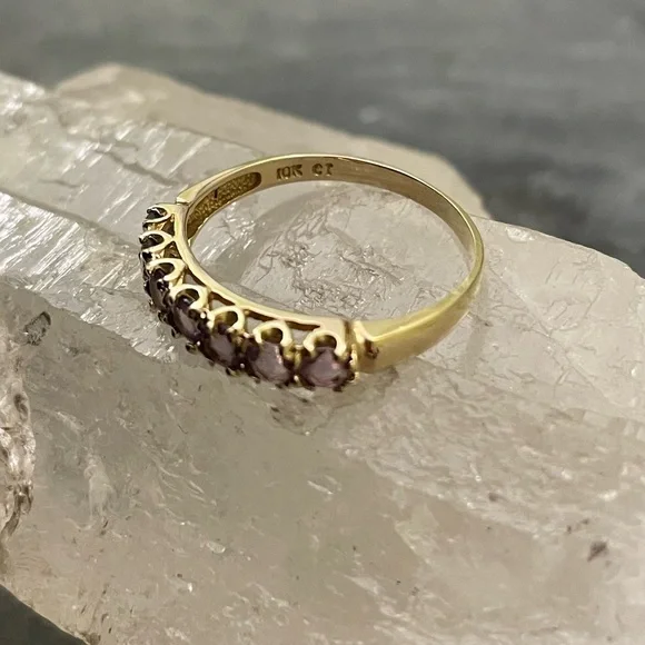 10 Karat Gold Amethyst Ring - Picture 10 of 12